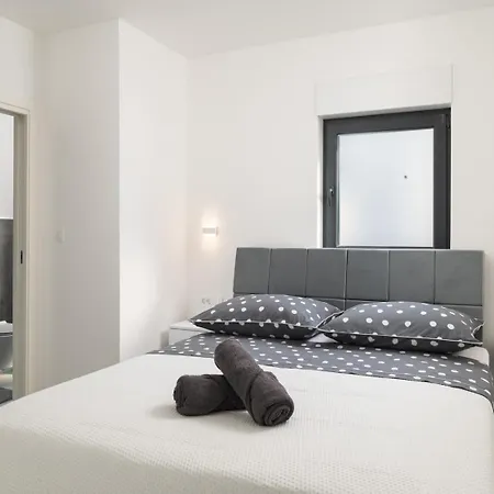 Luxury Ivana Heated Pool 28 M2, Gym Villa Brela